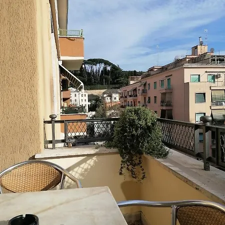 Vatican Walls Apartman *